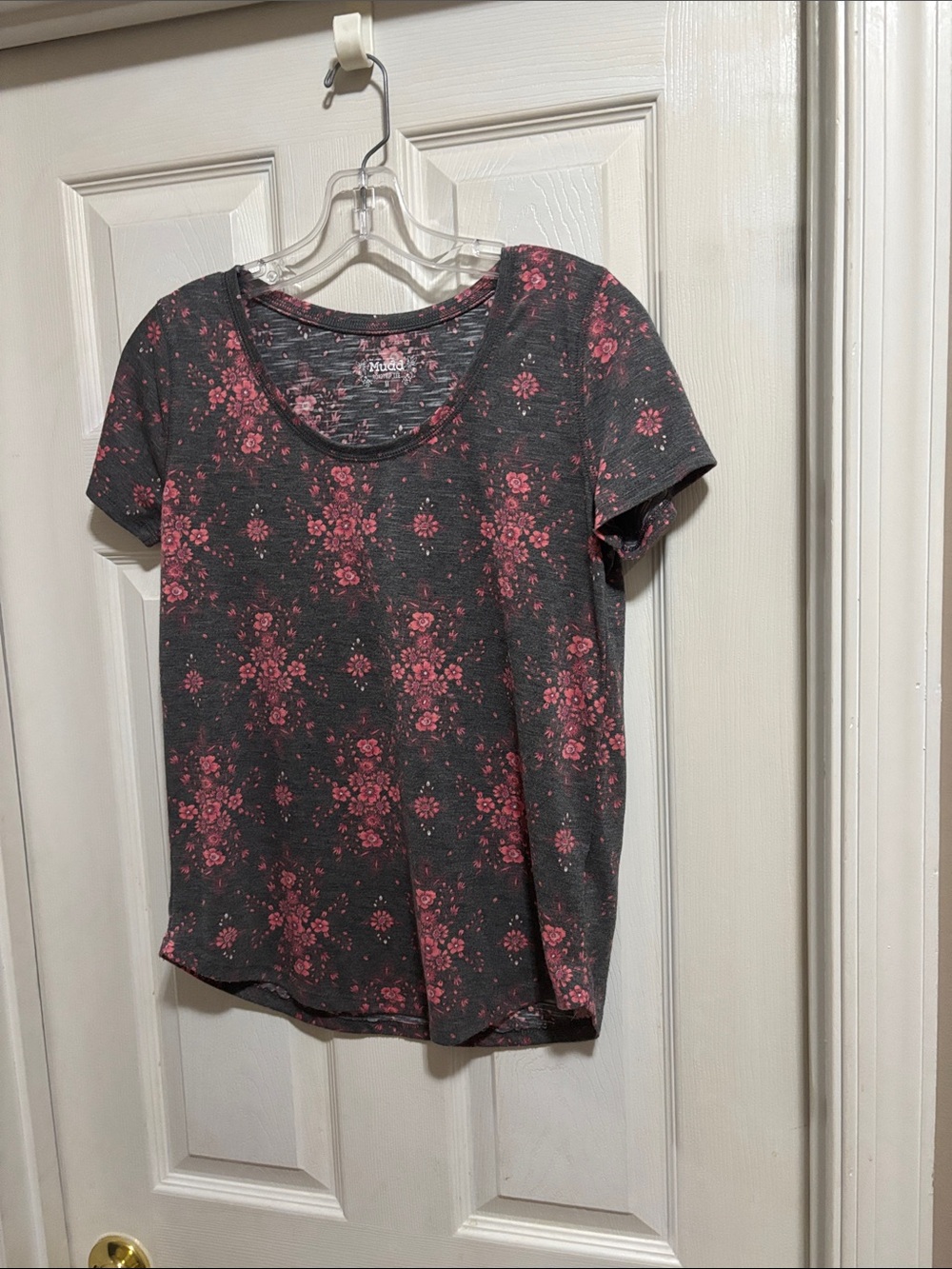 Mudd Charcoal Gray Scoop Neck Tee with Pink Floral Print